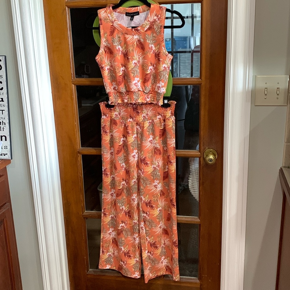NWT Cute Poly No-iron 2 piece outfit